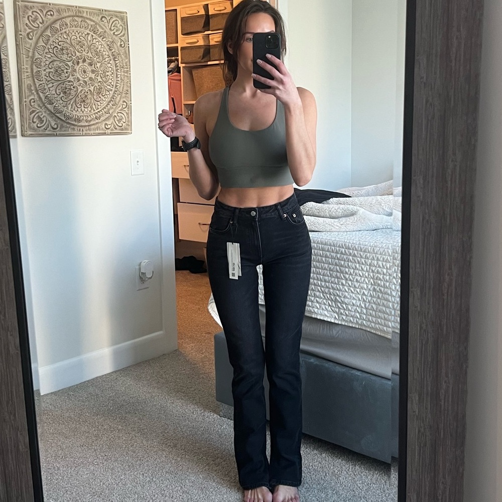 ZARA - TRF SLIM SPLIT JEANS
BLACK 0/2569/260/800/34
Size 2